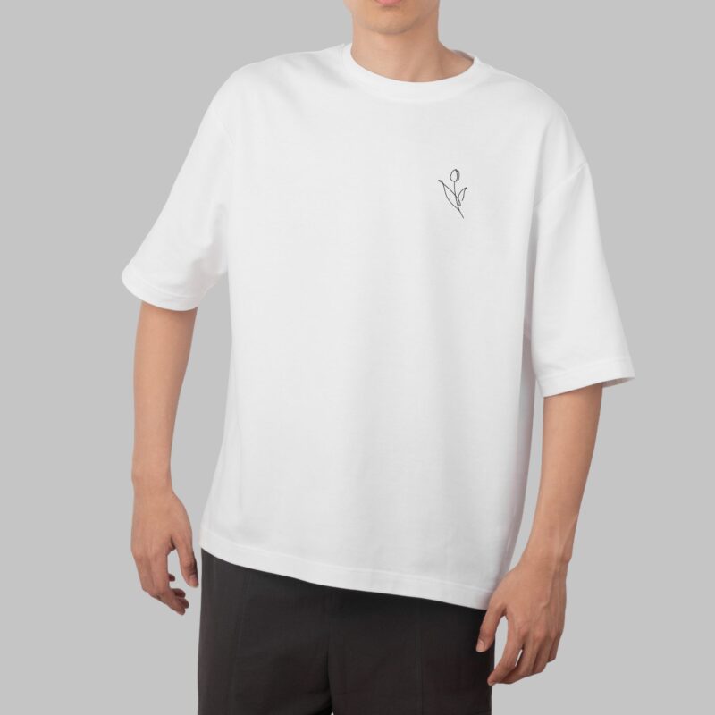 Branco — Camiseta oversized walkind flower small