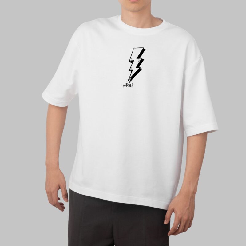 Branco — Camiseta oversized walkind lightning