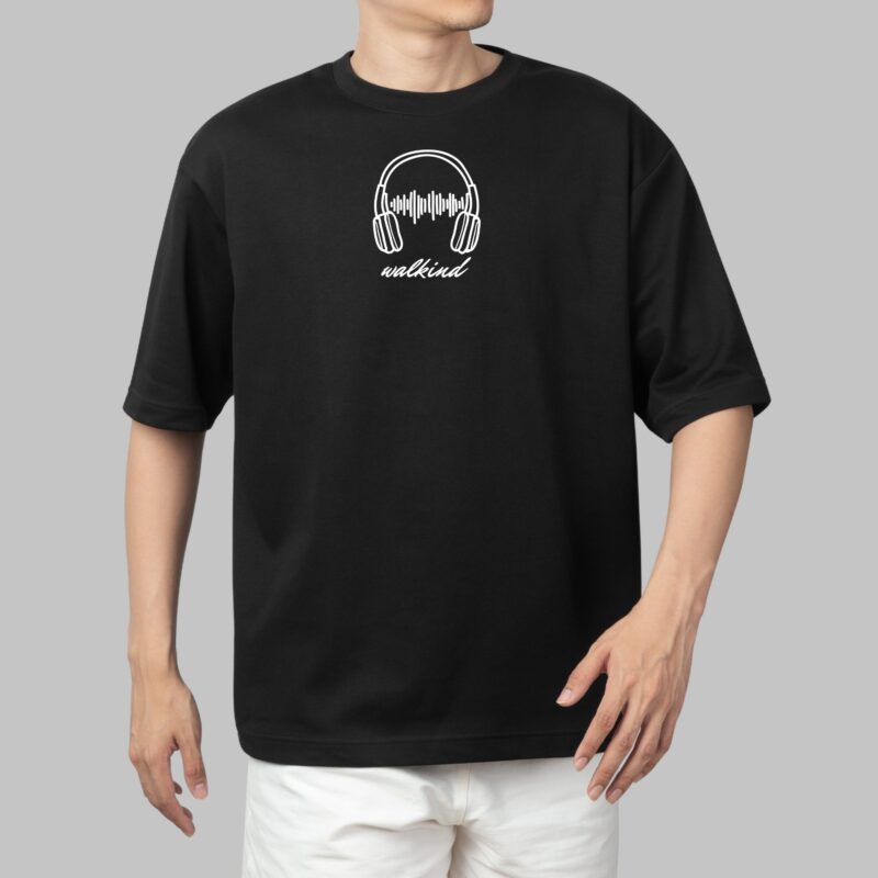 Branco — Camiseta oversized walkind music