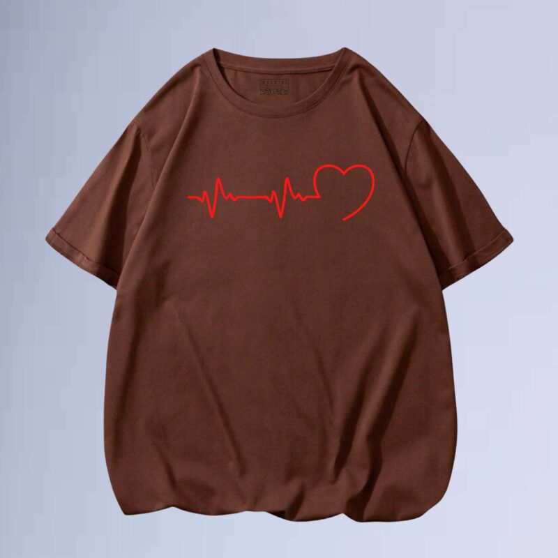 Marrom — camiseta walkind heart beats