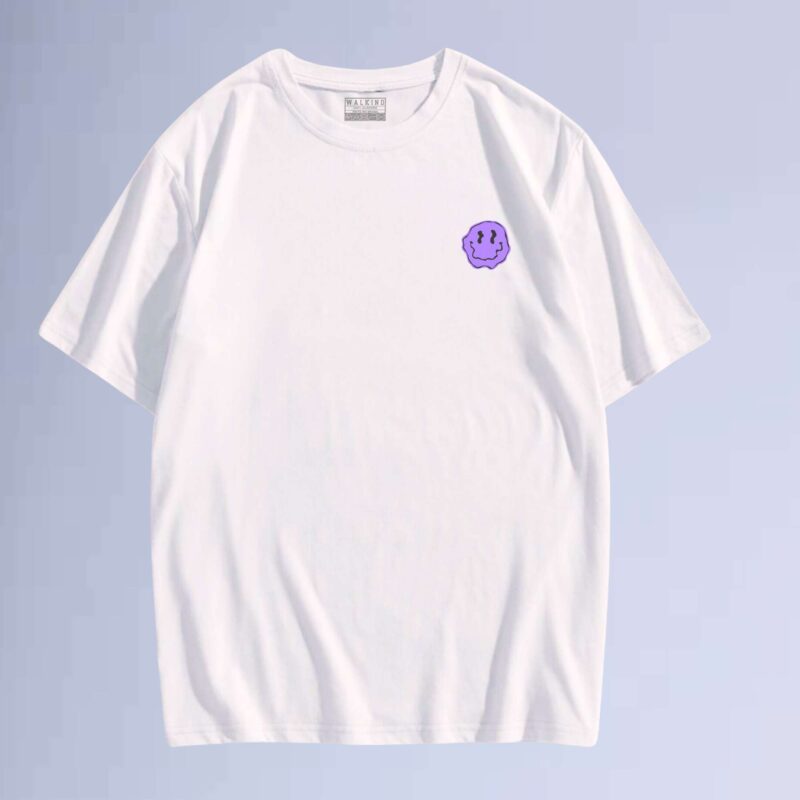 Branco — camiseta walkind smile purple