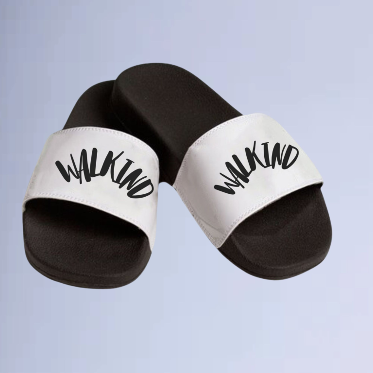Chinelo slide walkind pissed